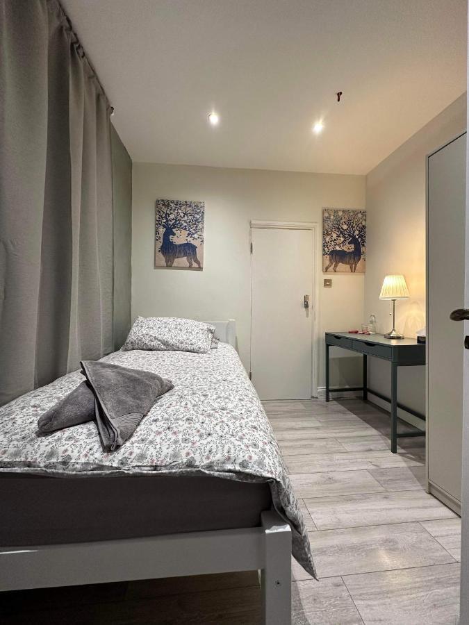 Guest&Rest 3 Apartment Лондон Екстериор снимка