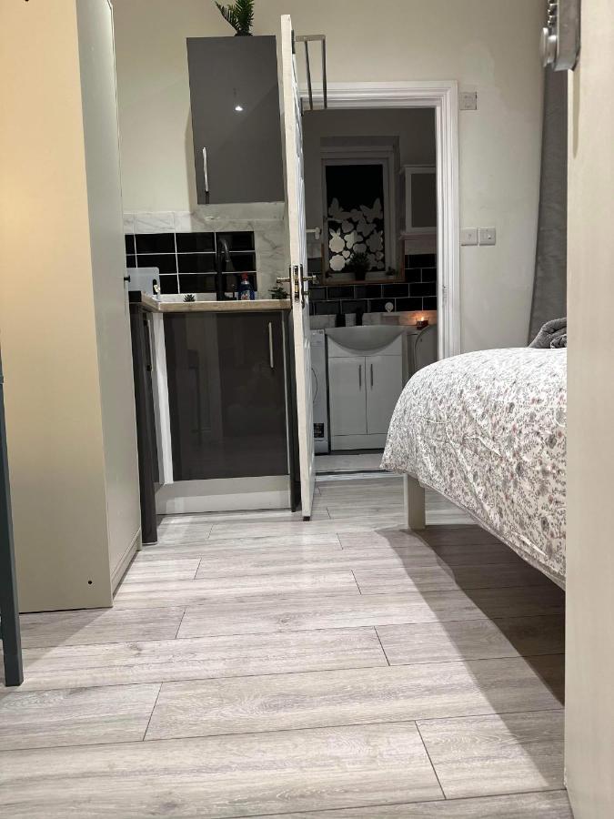 Guest&Rest 3 Apartment Лондон Екстериор снимка