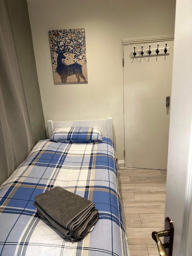Guest&Rest 3 Apartment Лондон Екстериор снимка