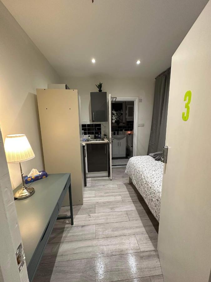 Guest&Rest 3 Apartment Лондон Екстериор снимка